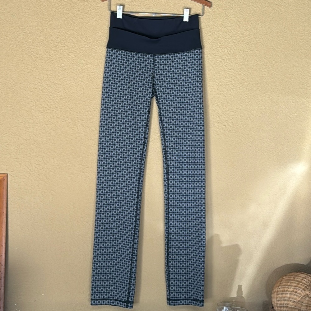 Lululemon Straight-Up Pant Tri Geo Silver Spoon Black Women’s Size 6 W5G88S